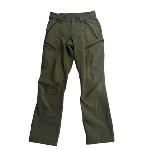 KUIU Men's Cargo Pants in Olive Green